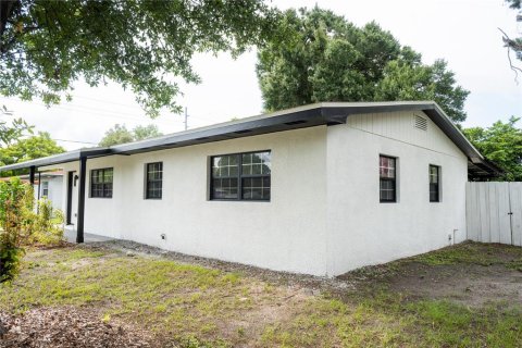 Villa ou maison à vendre à Tampa, Floride: 4 chambres, 146.6 m2 № 2275496 - photo 2