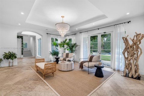 House in Miami, Florida 8 bedrooms, 693.42 sq.m. № 1839562 - photo 30