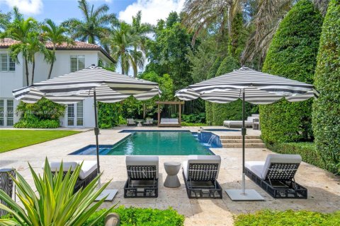 House in Miami, Florida 8 bedrooms, 693.42 sq.m. № 1839562 - photo 3