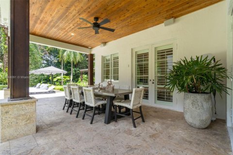 House in Miami, Florida 8 bedrooms, 693.42 sq.m. № 1839562 - photo 17