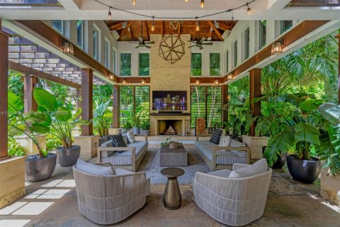 House in Miami, Florida 8 bedrooms, 693.42 sq.m. № 1839562 - photo 12