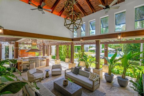House in Miami, Florida 8 bedrooms, 693.42 sq.m. № 1839562 - photo 14