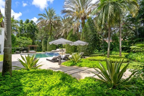 House in Miami, Florida 8 bedrooms, 693.42 sq.m. № 1839562 - photo 18