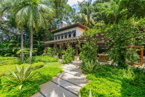 House in Miami, Florida 8 bedrooms, 693.42 sq.m. № 1839562 - photo 11