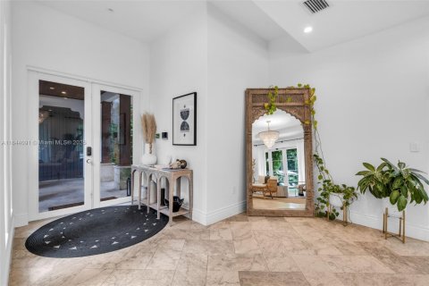House in Miami, Florida 8 bedrooms, 693.42 sq.m. № 1839562 - photo 28