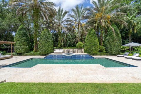 House in Miami, Florida 8 bedrooms, 693.42 sq.m. № 1839562 - photo 2