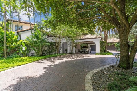 House in Miami, Florida 8 bedrooms, 693.42 sq.m. № 1839562 - photo 21