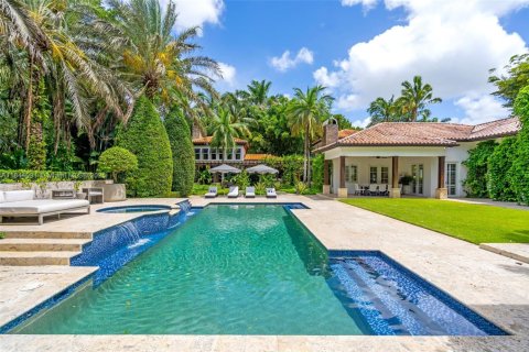 House in Miami, Florida 8 bedrooms, 693.42 sq.m. № 1839562 - photo 7