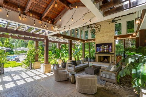 House in Miami, Florida 8 bedrooms, 693.42 sq.m. № 1839562 - photo 15