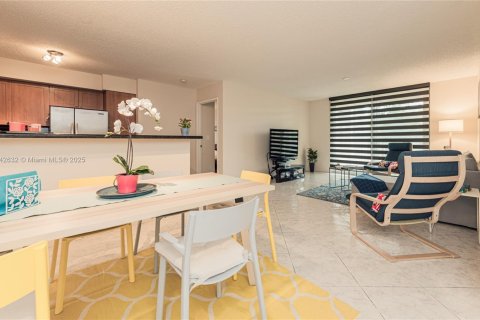 Copropriété à louer à Aventura, Floride: 2 chambres, 109.62 m2 № 2037757 - photo 2