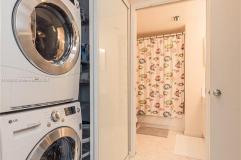 Copropriété à louer à Aventura, Floride: 2 chambres, 109.62 m2 № 2037757 - photo 26