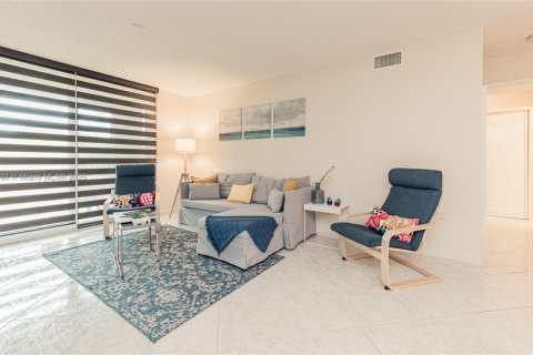 Copropriété à louer à Aventura, Floride: 2 chambres, 109.62 m2 № 2037757 - photo 5