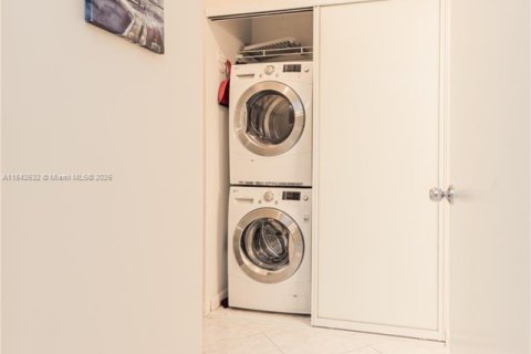 Copropriété à louer à Aventura, Floride: 2 chambres, 109.62 m2 № 2037757 - photo 25