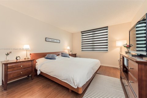 Copropriété à louer à Aventura, Floride: 2 chambres, 109.62 m2 № 2037757 - photo 17