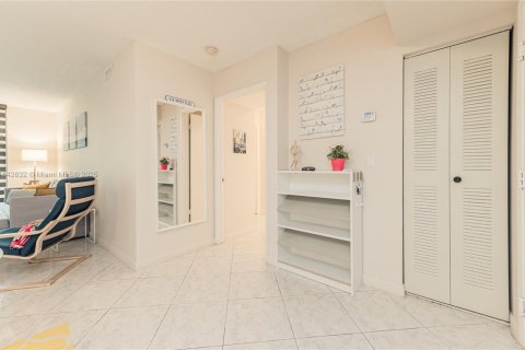 Copropriété à louer à Aventura, Floride: 2 chambres, 109.62 m2 № 2037757 - photo 10