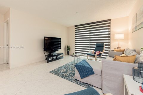 Copropriété à louer à Aventura, Floride: 2 chambres, 109.62 m2 № 2037757 - photo 12