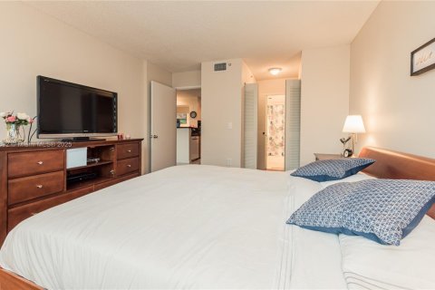 Copropriété à louer à Aventura, Floride: 2 chambres, 109.62 m2 № 2037757 - photo 19