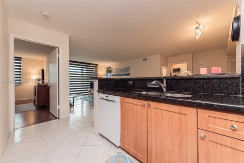 Copropriété à louer à Aventura, Floride: 2 chambres, 109.62 m2 № 2037757 - photo 13