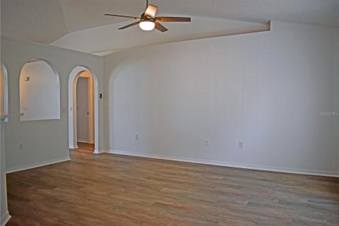 Villa ou maison à louer à Spring Hill, Floride: 4 chambres, 159.88 m2 № 1597819 - photo 13