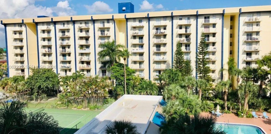 Condominio en Miami, Florida, 1 dormitorio  № 2246891