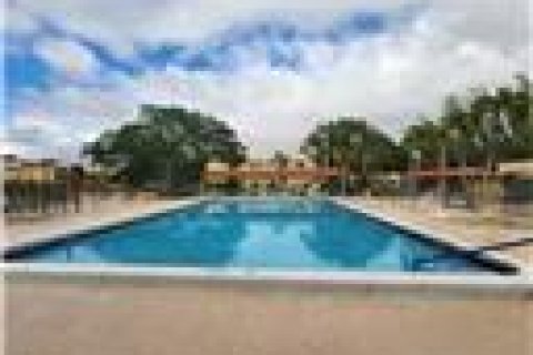Condominio en venta en Tamarac, Florida, 1 dormitorio, 61.32 m2 № 2146564 - foto 17
