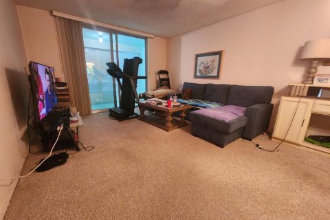 Condominio en venta en Tamarac, Florida, 1 dormitorio, 61.32 m2 № 2146564 - foto 5