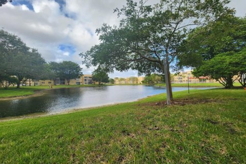 Condominio en venta en Tamarac, Florida, 1 dormitorio, 61.32 m2 № 2146564 - foto 18