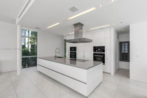 Villa ou maison à vendre à Miami Beach, Floride: 6 chambres, 544.69 m2 № 2060089 - photo 21