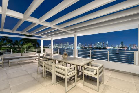 Villa ou maison à vendre à Miami Beach, Floride: 6 chambres, 544.69 m2 № 2060089 - photo 13