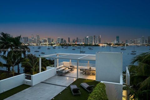 Villa ou maison à vendre à Miami Beach, Floride: 6 chambres, 544.69 m2 № 2060089 - photo 2