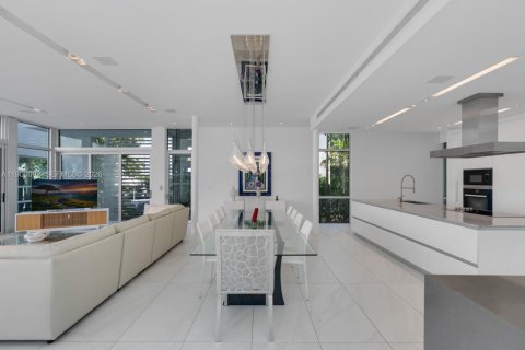 Villa ou maison à vendre à Miami Beach, Floride: 6 chambres, 544.69 m2 № 2060089 - photo 27