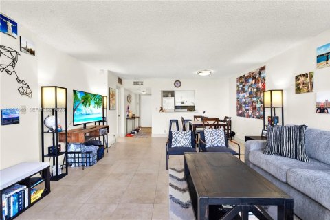 Купить кондоминиум в Майами, Флорида 2 спальни, 126.53м2, № 2053452 - фото 5