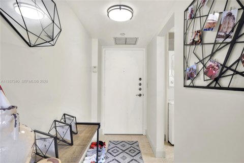 Купить кондоминиум в Майами, Флорида 2 спальни, 126.53м2, № 2053452 - фото 8