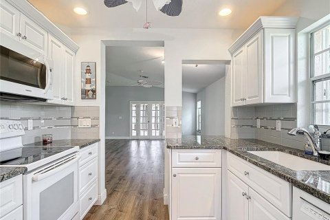 House in North Fort Myers, Florida 2 bedrooms, 149.02 sq.m. № 1797987 - photo 8