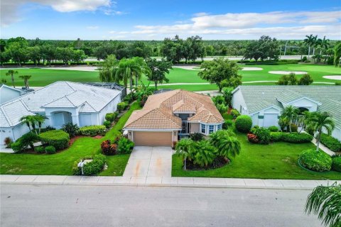 House in North Fort Myers, Florida 2 bedrooms, 149.02 sq.m. № 1797987 - photo 1