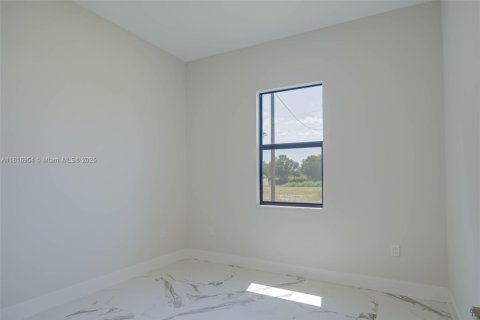 Casa en venta en Lehigh Acres, Florida, 3 dormitorios, 145.48 m2 № 1770519 - foto 15