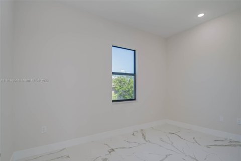 Casa en venta en Lehigh Acres, Florida, 3 dormitorios, 145.48 m2 № 1770519 - foto 14