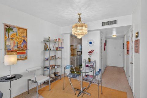 Condominio en venta en Miami Beach, Florida, 41.34 m2 № 1846178 - foto 11