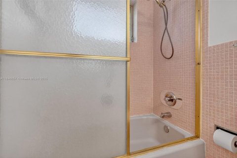 Condominio en venta en Miami Beach, Florida, 41.34 m2 № 1846178 - foto 16