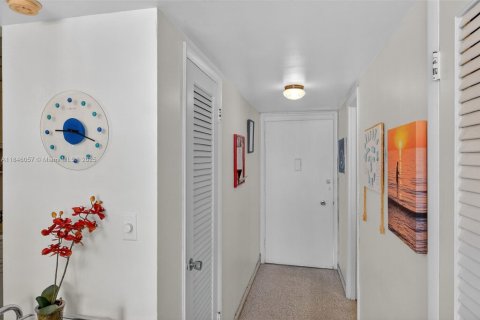 Condominio en venta en Miami Beach, Florida, 41.34 m2 № 1846178 - foto 17