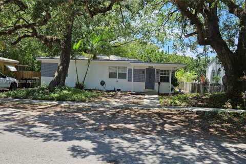 House in North Miami, Florida 3 bedrooms, 118.17 sq.m. № 1711159 - photo 18