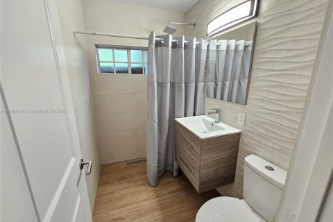House in North Miami, Florida 3 bedrooms, 118.17 sq.m. № 1711159 - photo 17