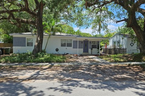 House in North Miami, Florida 3 bedrooms, 118.17 sq.m. № 1711159 - photo 27