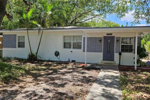 House in North Miami, Florida 3 bedrooms, 118.17 sq.m. № 1711159 - photo 3