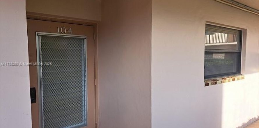 Condo in Sunrise, Florida, 2 bedrooms № 1897568