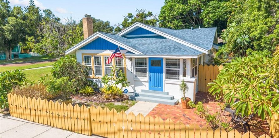 Villa ou maison à Gulfport, Floride 2 chambres, 116.13 m2 № 2398481