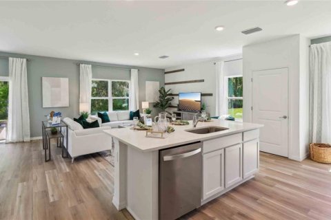 House in Weeki Wachee, Florida 4 bedrooms, 209.96 sq.m. № 1783407 - photo 6