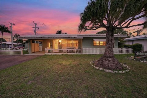 House in Pompano Beach, Florida 2 bedrooms, 123.93 sq.m. № 2003684