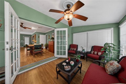 House in Pompano Beach, Florida 2 bedrooms, 123.93 sq.m. № 2003684 - photo 22