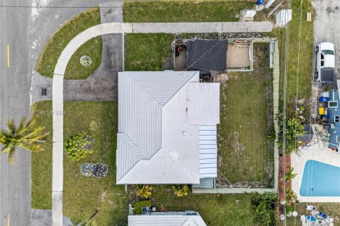 House in Pompano Beach, Florida 2 bedrooms, 123.93 sq.m. № 2003684 - photo 4